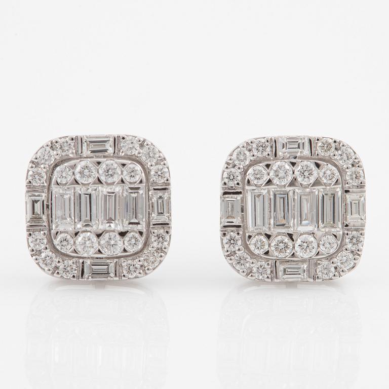 Earrings, 18K white gold set with brilliant-cut and baguette-cut diamonds.