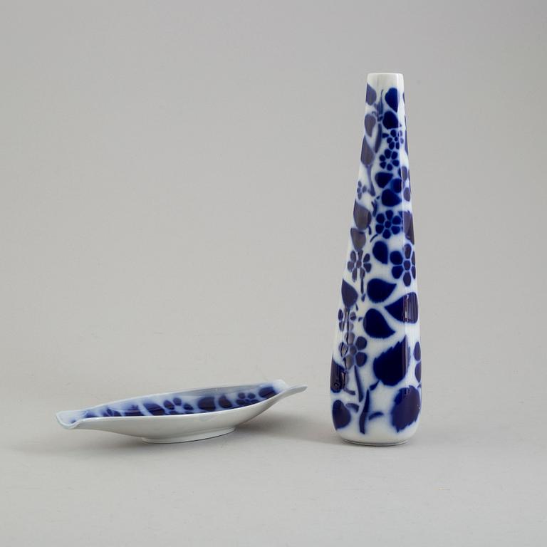 LILLEMOR MANNERHEIM, a 'Narciss' porcelain vase and a plate Upsala-Ekeby, Gefle.