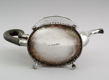 TEKANNA, silver, Olof Hagrelius, Mariefred 1820. Vikt ca 723 gram.