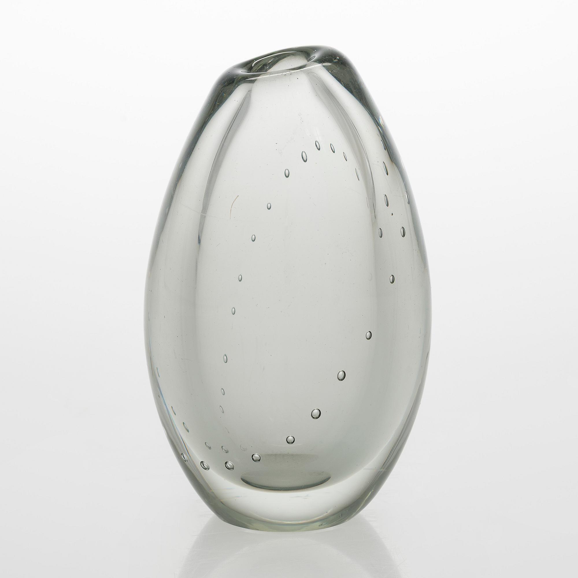 Gunnel Nyman, A 'String of Pearls' vase, signed G. Nyman Nuutajärvi Notsjö.