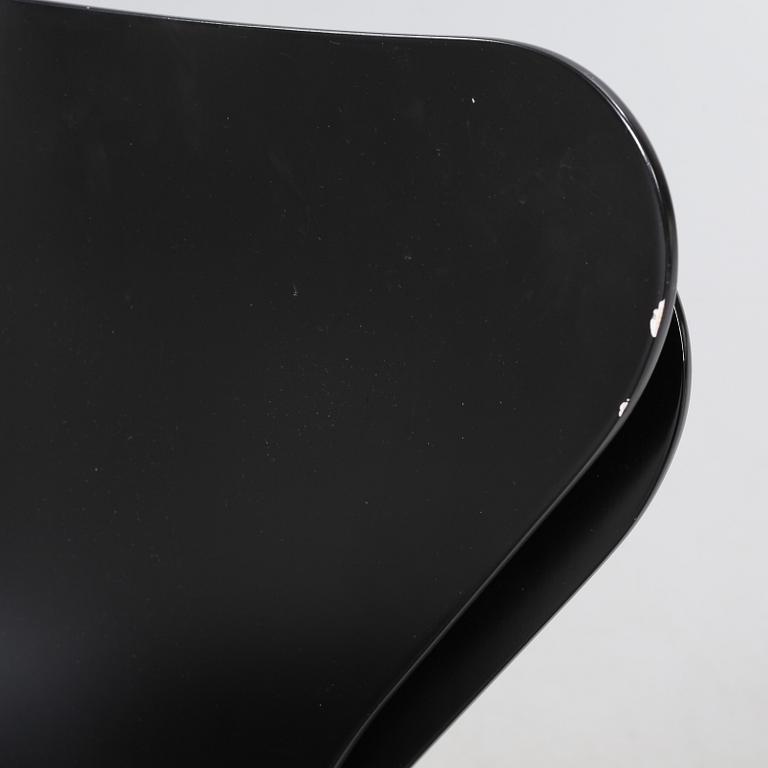 STOLAR, 6 st, "Sjuan", Arne Jacobsen, Fritz Hansen, 2002.