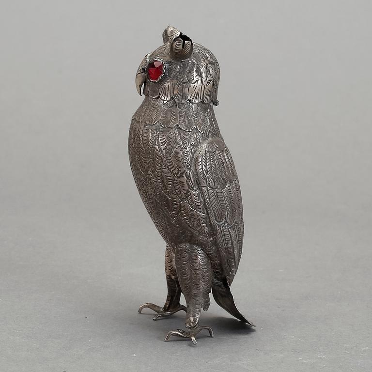 DOSA, silver. Oidentifierade stämplar, troligen 1800-talets slut. Vikt ca 38 gram.