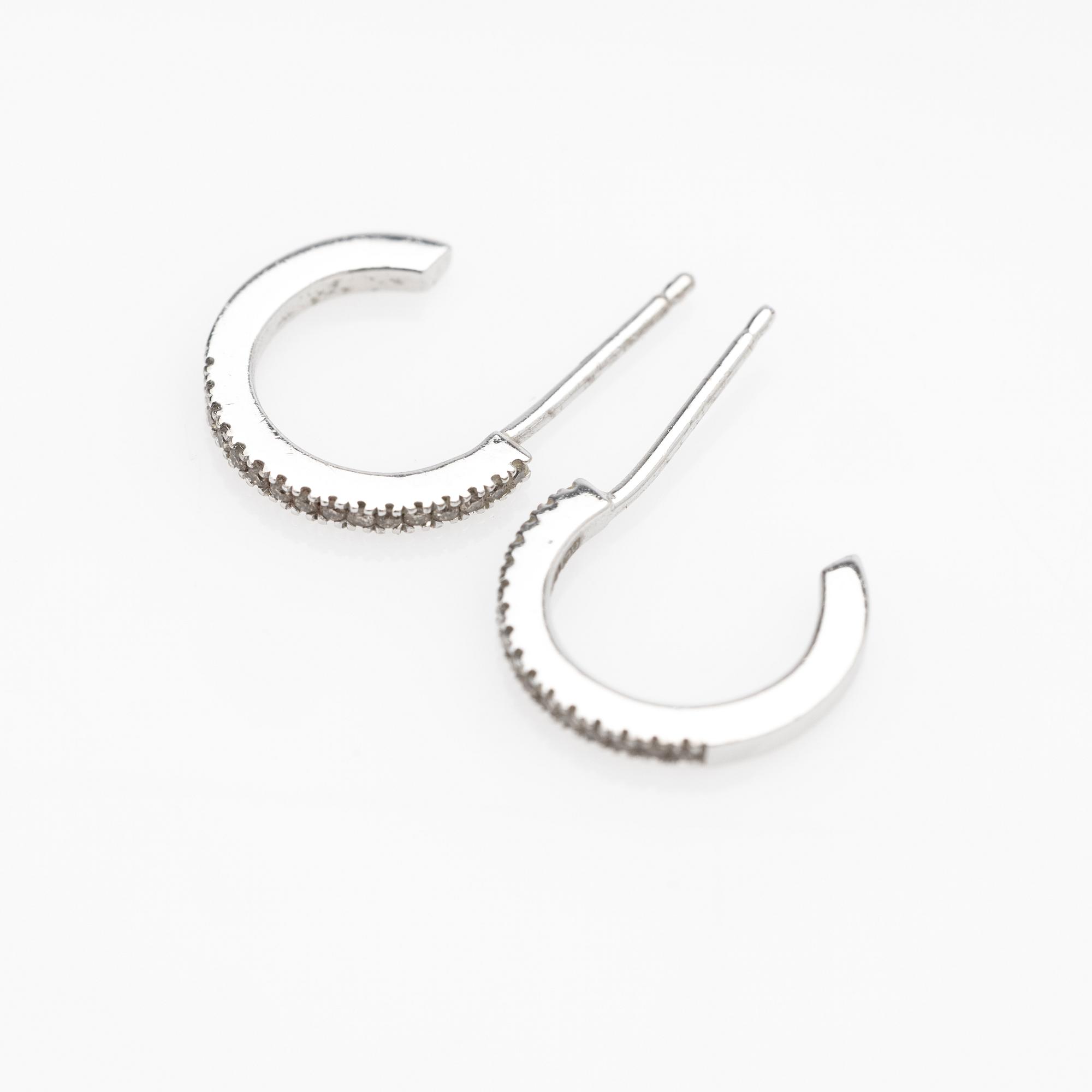 Earrings, a pair, with brown diamonds.