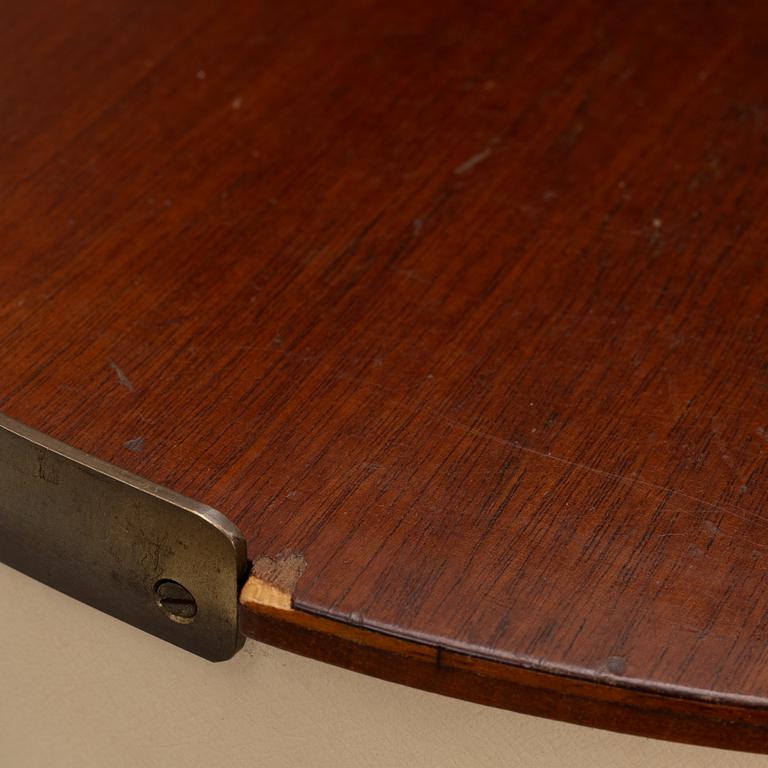 A pair of bedside tables. Halvdan Petterssons möbelfabrik Tibro, mid 20th century.