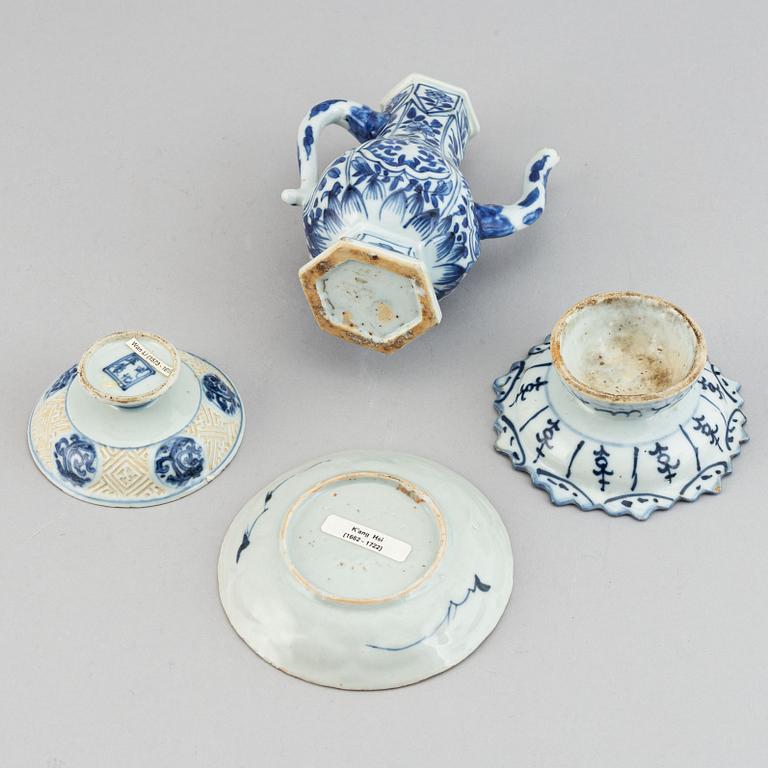 A group of four blue and white porcelain objects, Qing dynasty. 18-19th century.