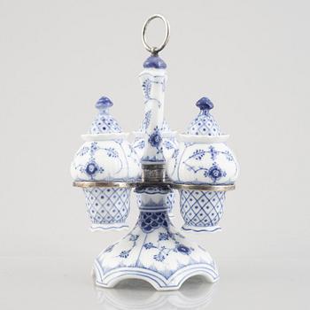 Bordsuppsats, porslin, Royal Copenhagen, "Musselmalet", modell 62, 1893-1923.