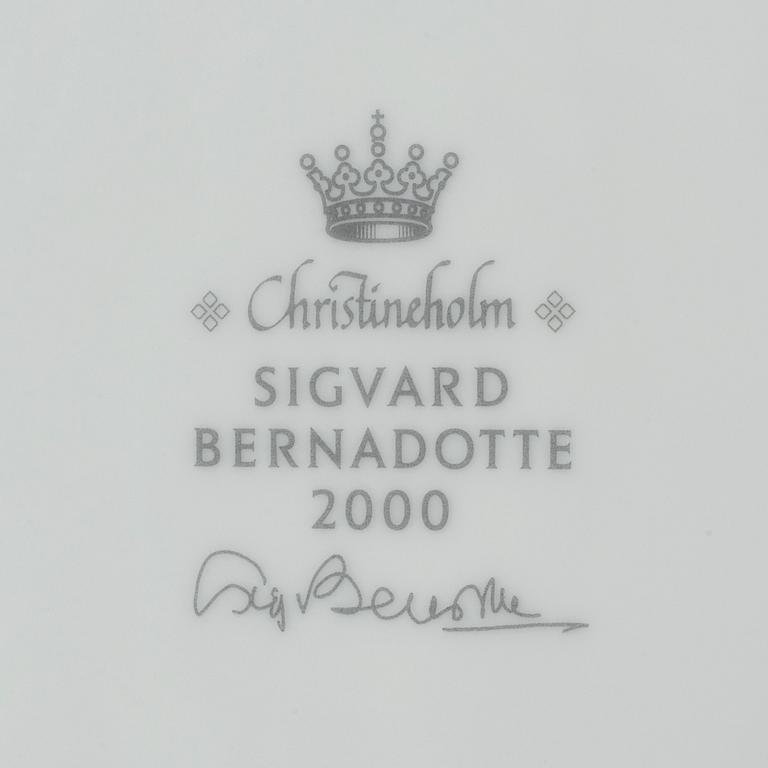 SIGVARD BERNADOTTE, 36 pieces of porcelain tableware, "Marianne Royal Blue/Christineholm", Millenium, 2000.