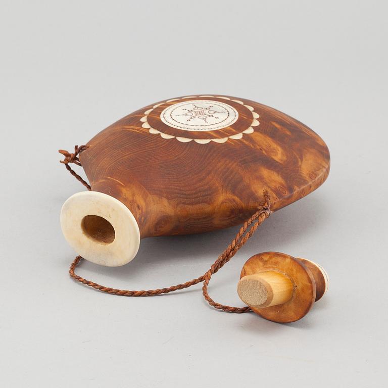 A flask by Thore Sunna, signed.