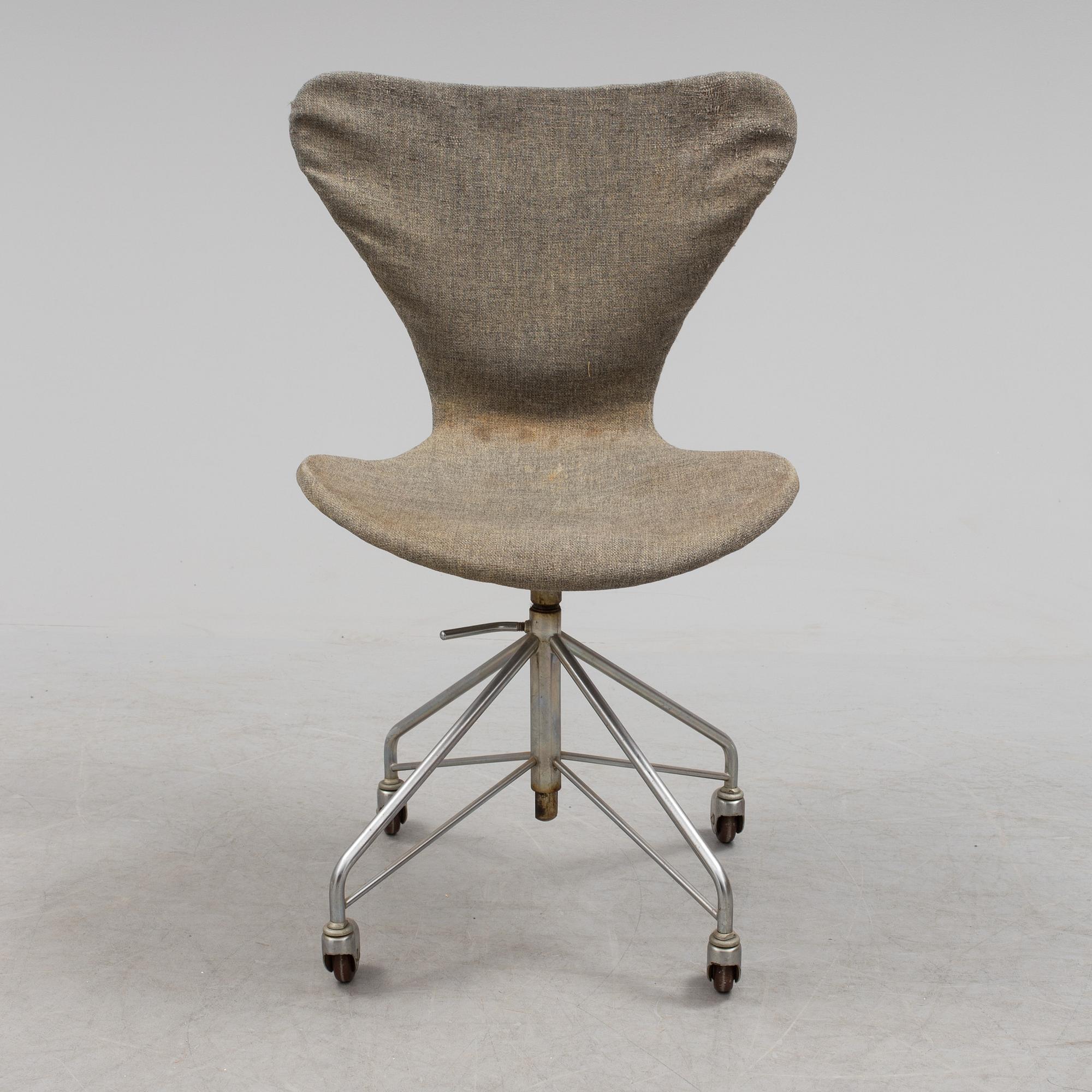 ARNE JACOBSEN, kontorsstol, "Sjuan", Fritz Hansen, 1963.