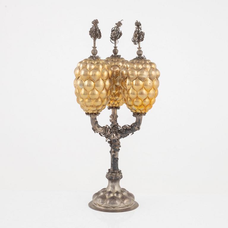 Ananaslockpokal, silver, barockstil, fantasistämplar, omkring år 1900.
