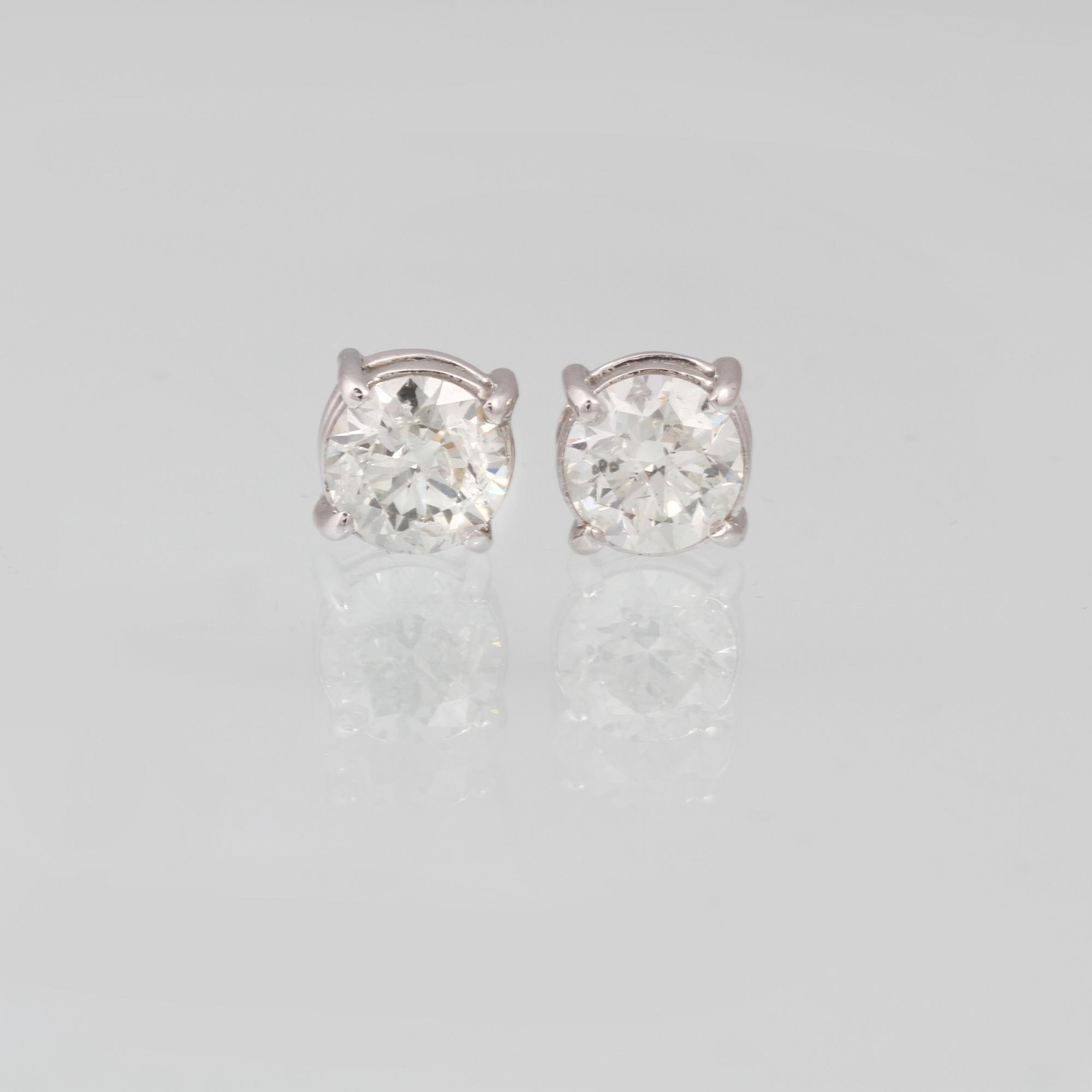 ÖRHÄNGEN, 18K vitguld med briljantslipade diamanter ca 2.02 ct. Vikt.