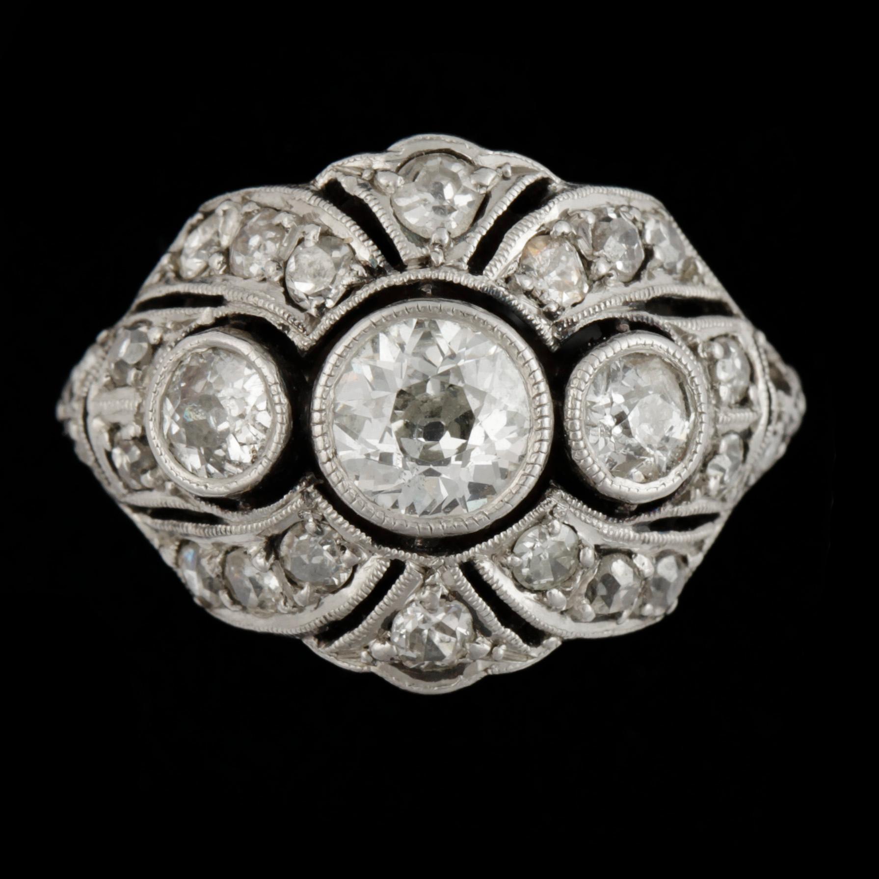 RING, 14K guld med antikslipade diamanter. Vikt ca 3,5 g.
