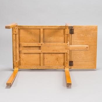 Alvar Aalto, klahvipöytä DL82 ja jakkaroita, 4 kpl, malli 60,  O.Y. Huonekalu-ja Rakennustyötehdas A.B. 1950-tal.