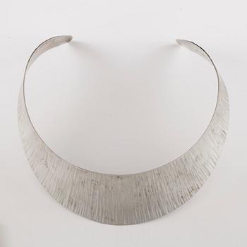 HALSRING, sterlingsilver, Stigbert för Waldemar Jonsson Atelje, Skara 1973. Vikt ca 51g.