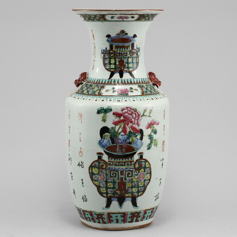 VAS, porslin, Kina, 1900-tal.