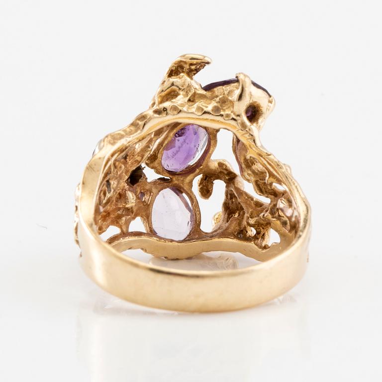 14K gold ring with amethysts and a round brilliant-cut diamond.