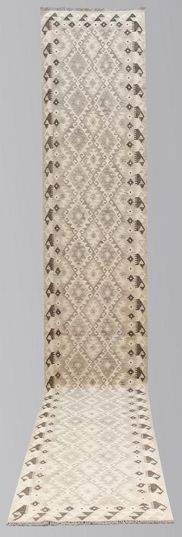 A runner, Kilim, ca 491 x 79 cm.