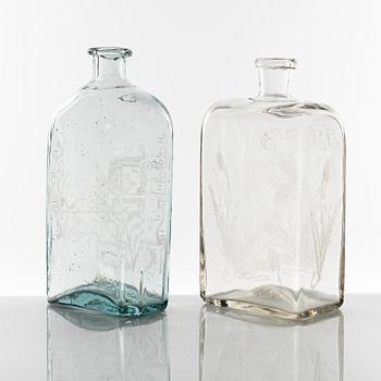Brännvinsflaskor, glas, 2 st, en daterad 1841, enligt uppgift från norra Hälsingland.