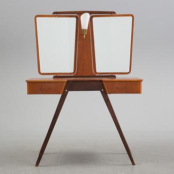 A 1950s dressing table.