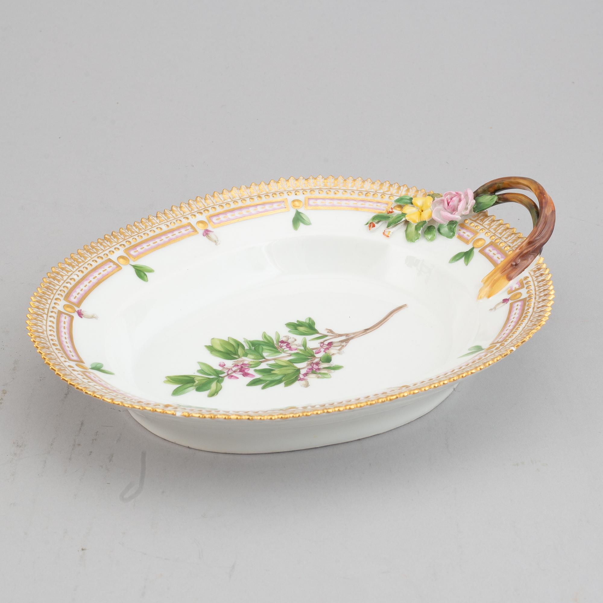 A Royal Copenhagen 'Flora Danica' serving dish, Denmark, 20th Century.