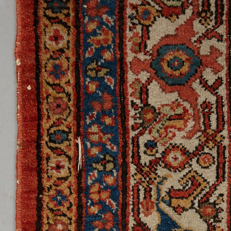 Matta, antik Mahal, Ziegler-mönster, ca 371,5-374,5 x 265-266 cm (samt en kortsida med lite slätväv).