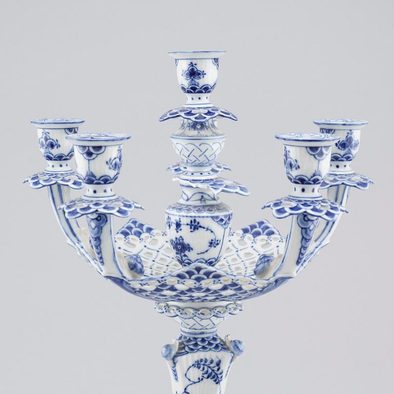 KANDELABER, porslin, "Musselmalet", Royal Copenhagen, 1974-78.
