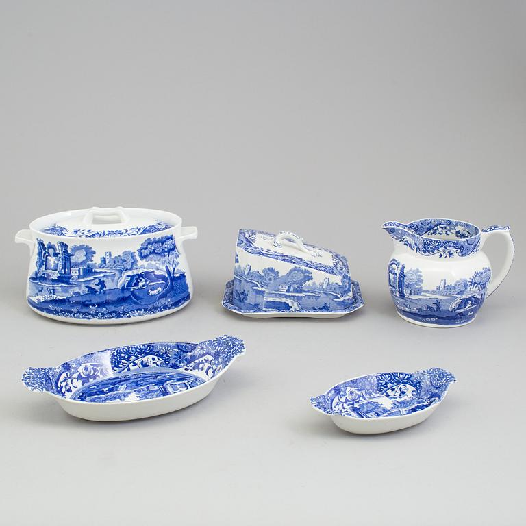 A large Copeland 'Spode's Italian' porcelain dinner- and coffee service, 107 pieces.
