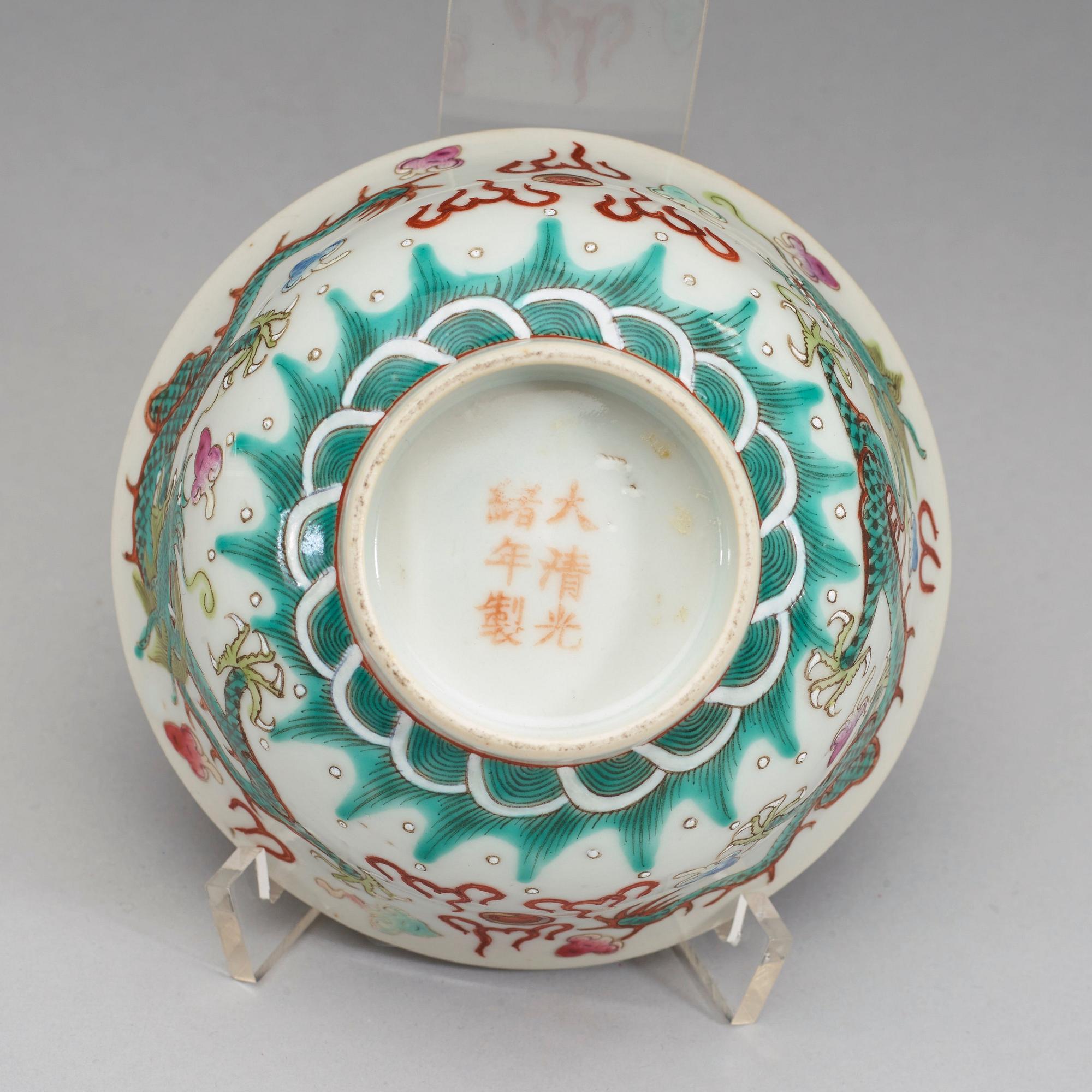 A famille verte dragon bowl, Republic. With Guangxus six characters mark in red.