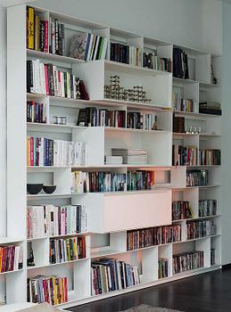 Antonio Citterio, a 'Flat C' shelving for B&B Italia.