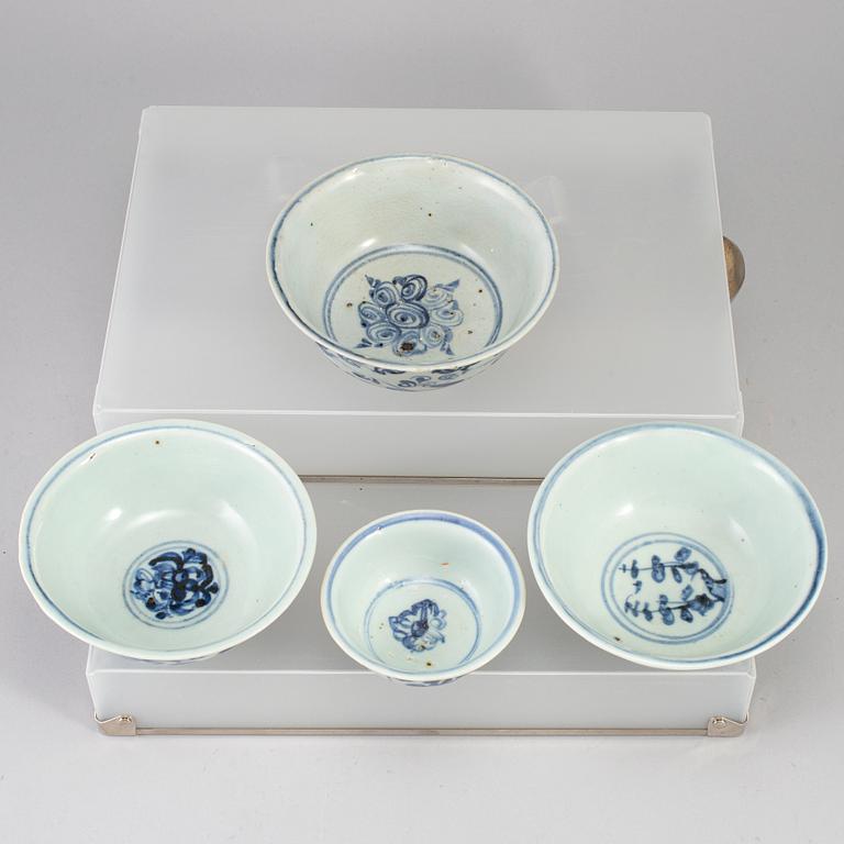 A group of four blue and white bowls, Ming dynasty (1368-1644).