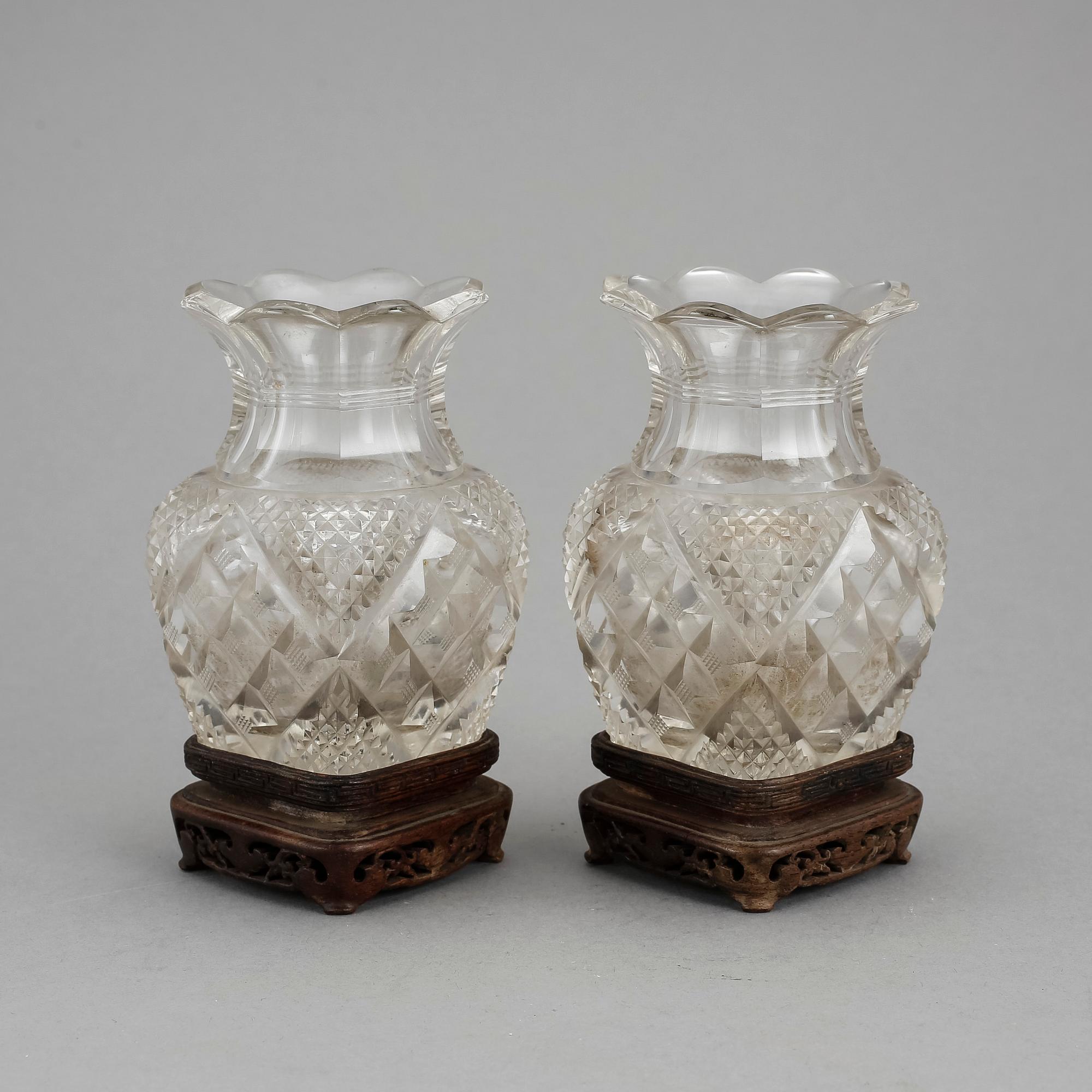 VASER, ett par, glas. Kina för europeisk marknad. 1900-tal.