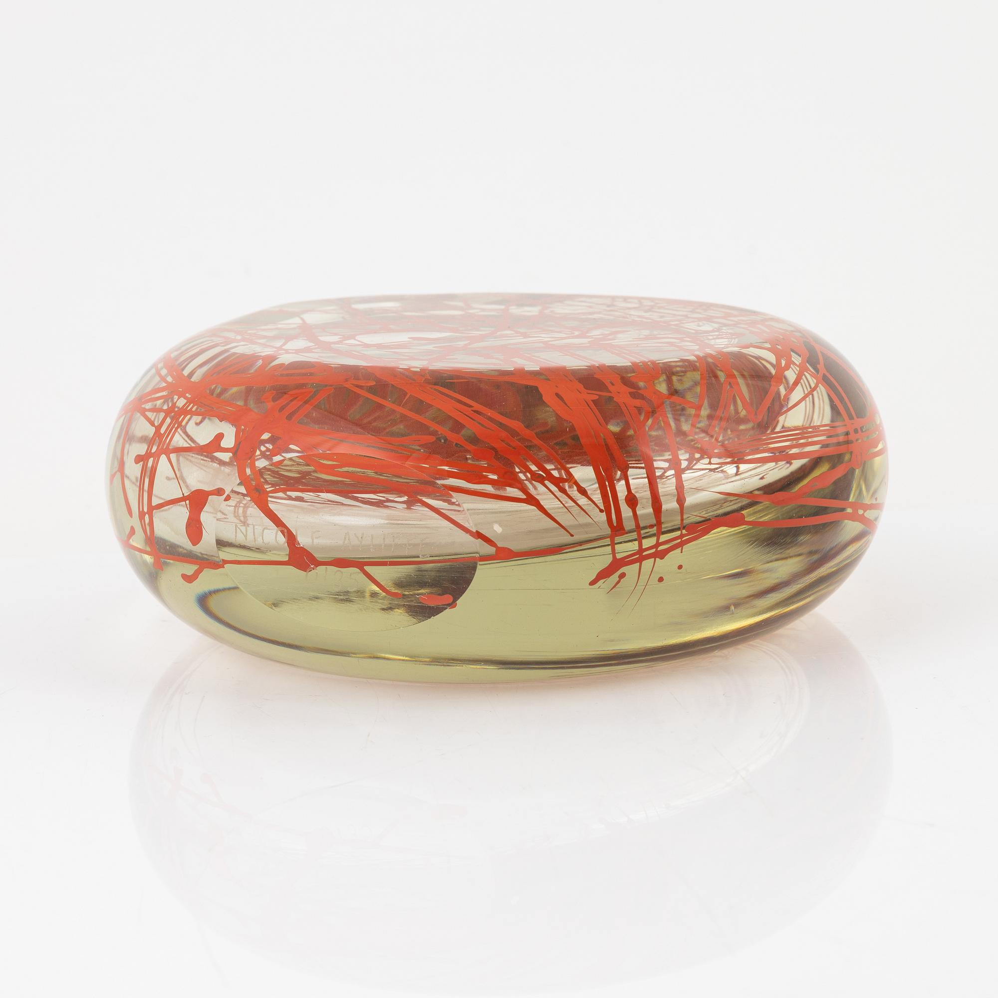 Nicole Ayliffe, vas/ skulptur "Optical Drawing", Chilli red, egen studio, Adelaide, Australien 2000-tal.