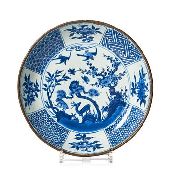 1329. A blue and white dish, Qing dynasty, 18th Century.
