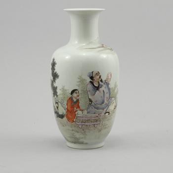 VAS, porslin, Kina, 1900-tal.