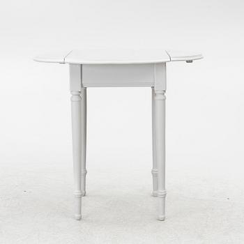 Side table with flaps. 19th century.