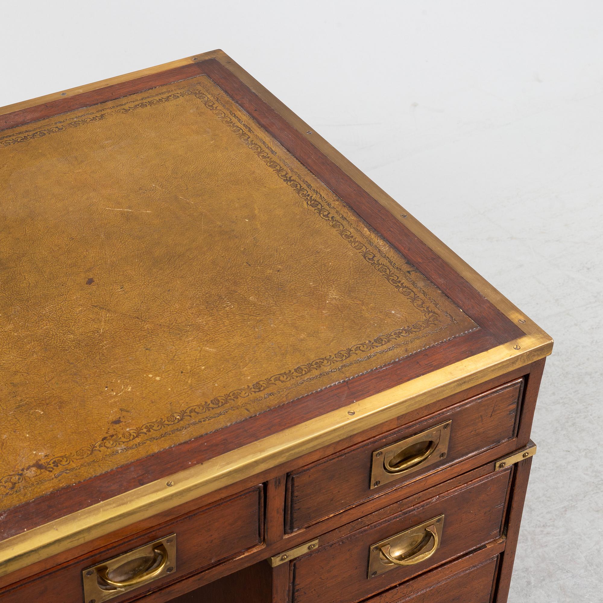 Skrivbord, engelskt, 1900-talets andra hälft.