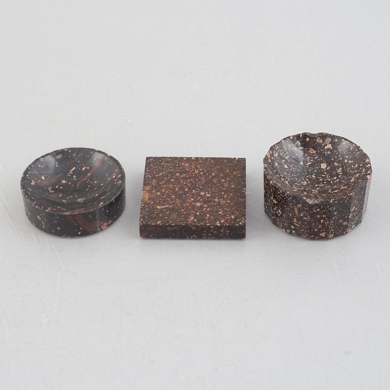 Two porhyry salts and one specimen, Älvdalen, Sweden, 19th century.