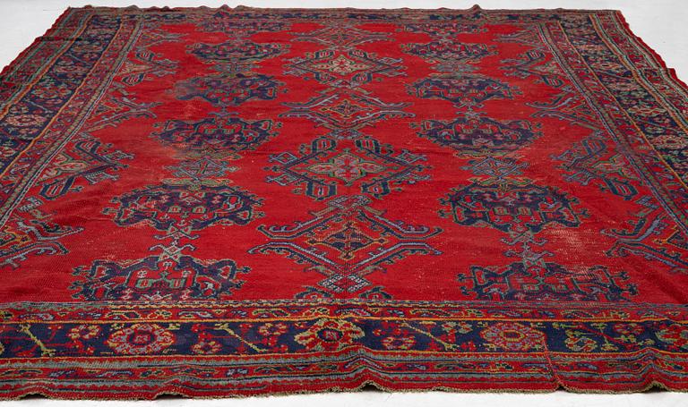 An antique Ushak carpet, Western Anatolia, approx. 380 x 313 cm.