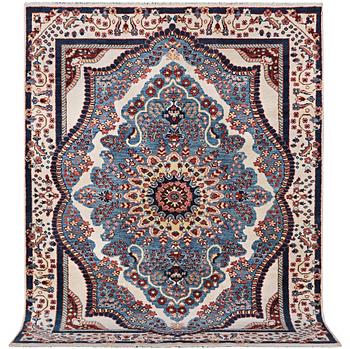 An oriental carpet with Mamluk-carpet, c. 300 x 242 cm.