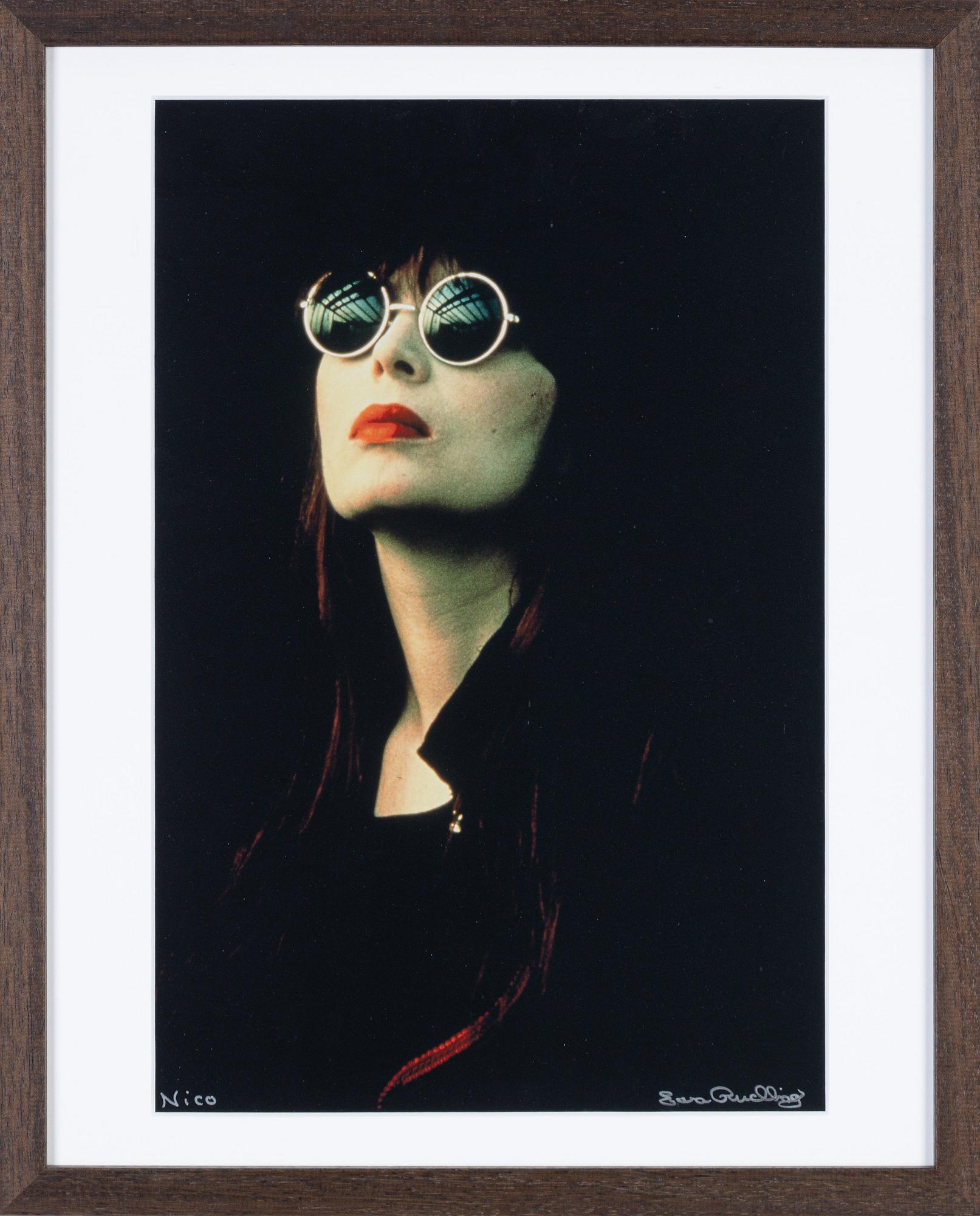 Ewa Rudling, fotografi porträtt av Nico, signerad.