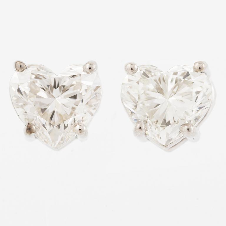 Earrings 18K white gold with heart-shaped brilliant-cut diamonds.