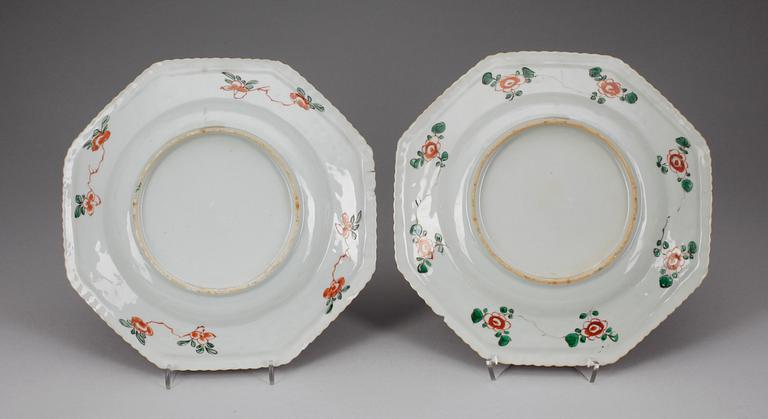 TALLRIKAR, 2st snarlika, porslin, Kina, Kangxi (1662-1722).