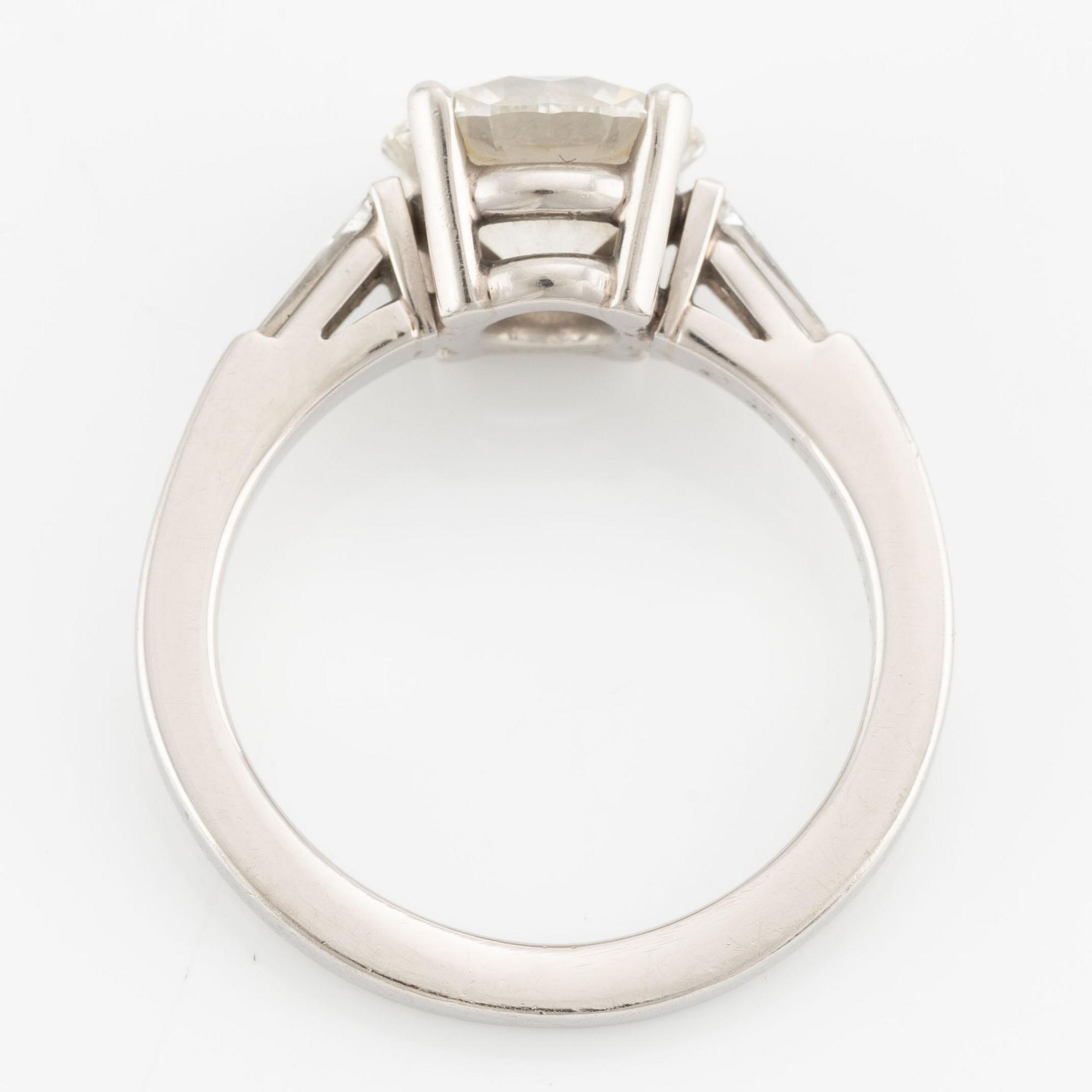 Ebba Brahe, ring, platinum with a round brilliant-cut diamond 2.26 ct.