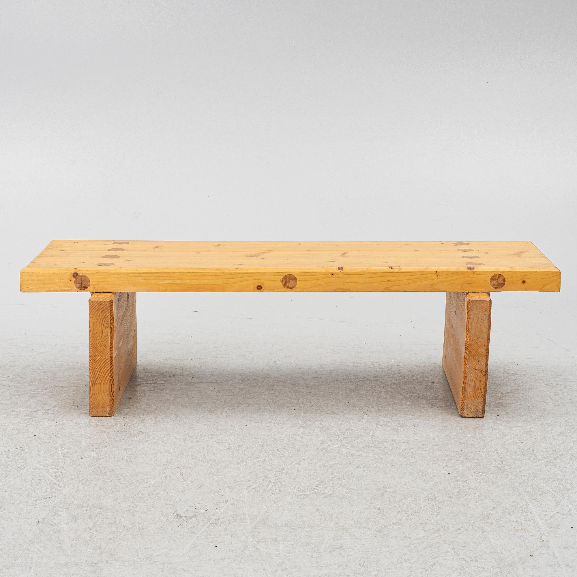Bench. Late 20th century.