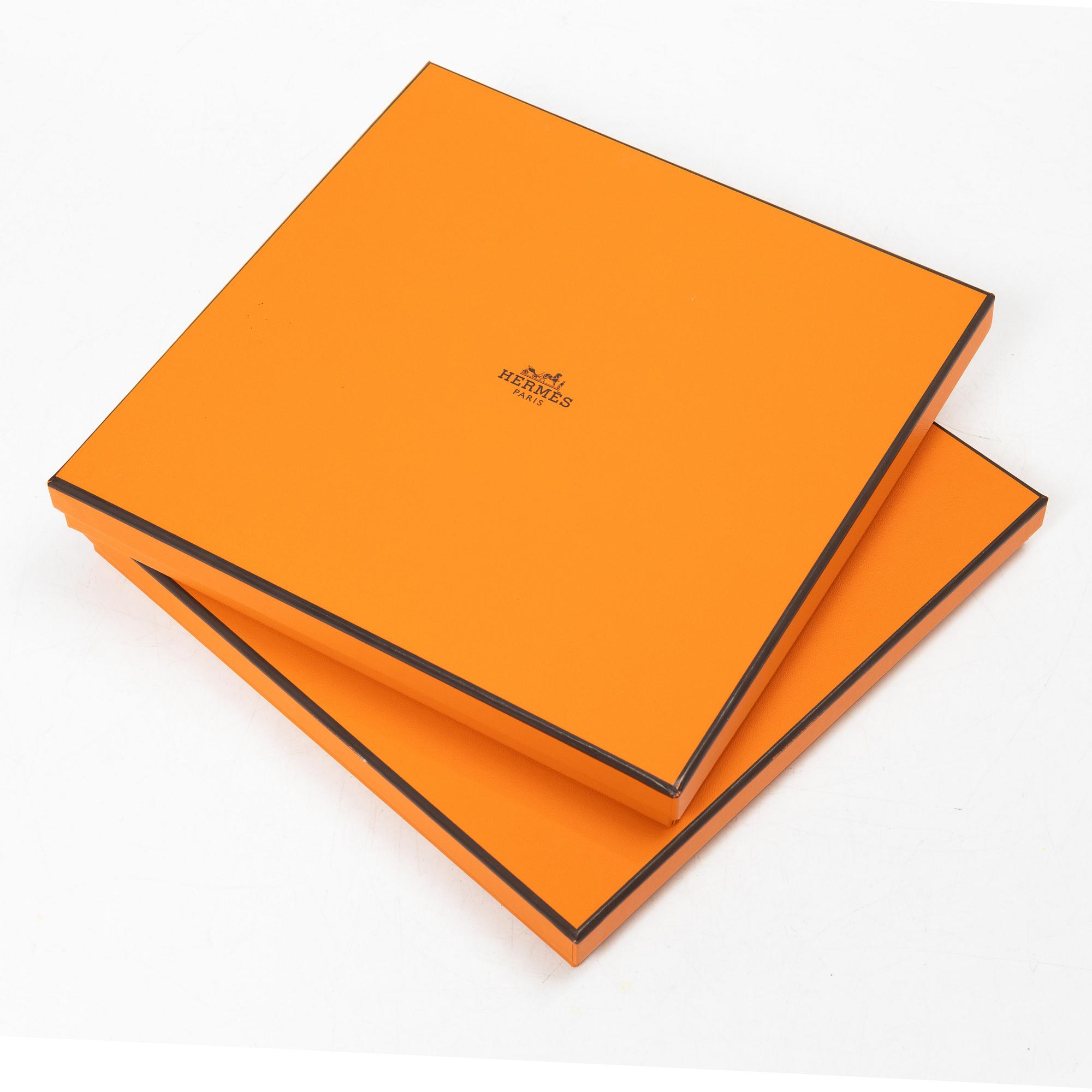 Hermès, Fat, 2 pcs, porcelain, "Balcon du Guadalquivir".