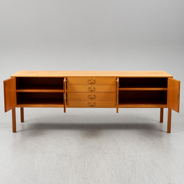 Josef Frank, sideboard, model 1015, Firma Svenskt Tenn.