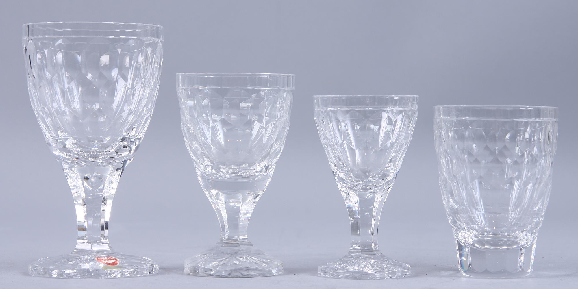 GLASSERVISDELAR, 54 st, sign samt etikettmärkta Orrefors.