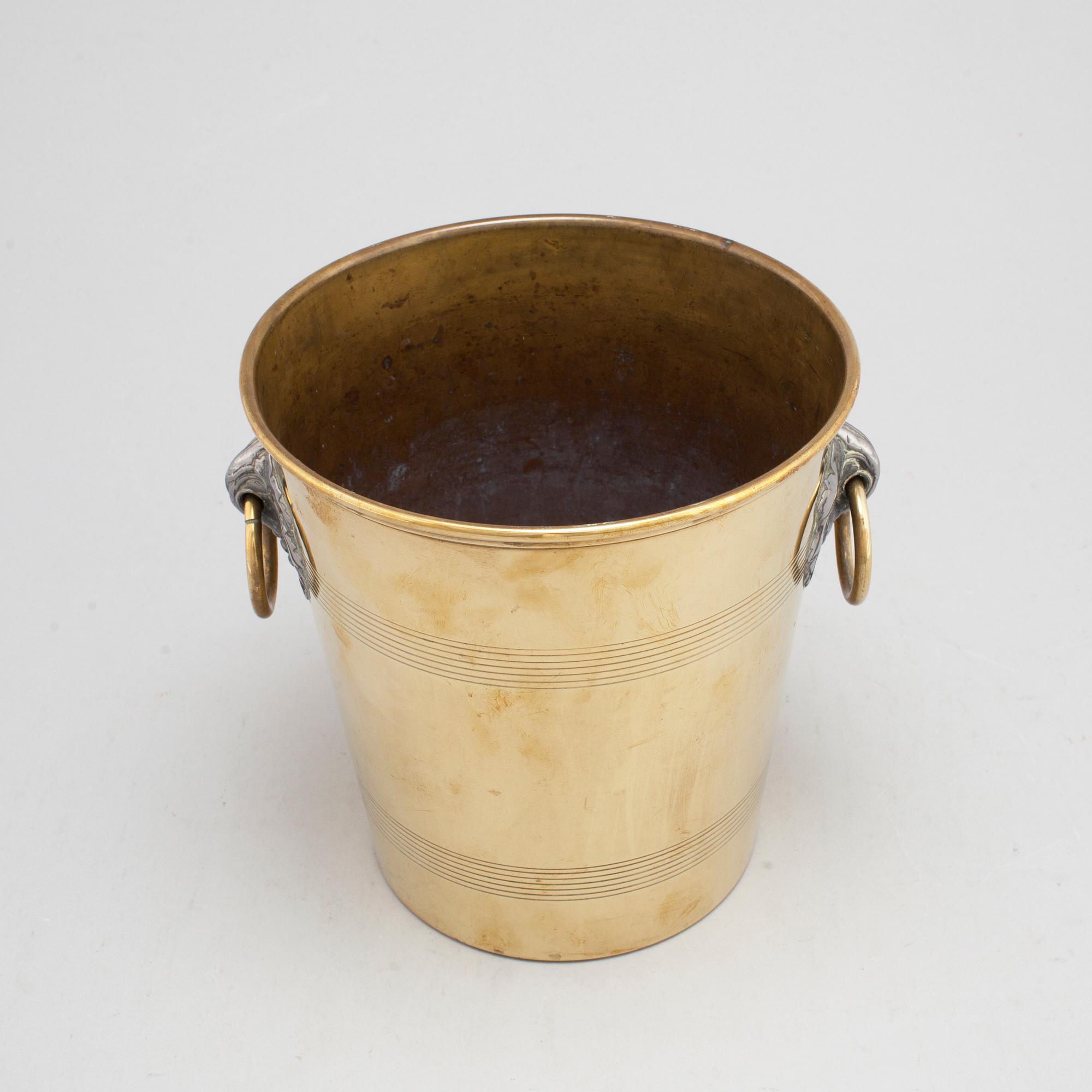 A mid 20th century champagne cooler.