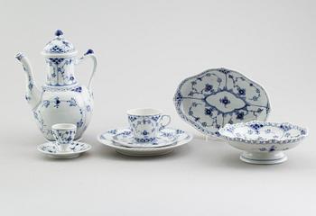 SERVISPORSLIN, ca 17 delar, Royal Copenhagen.
