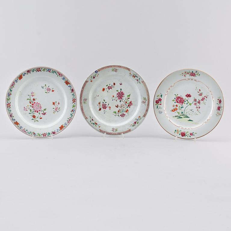 TALLRIKAR, 3 st snarlika, porslin, Kina, Qianlong 1736-1795.